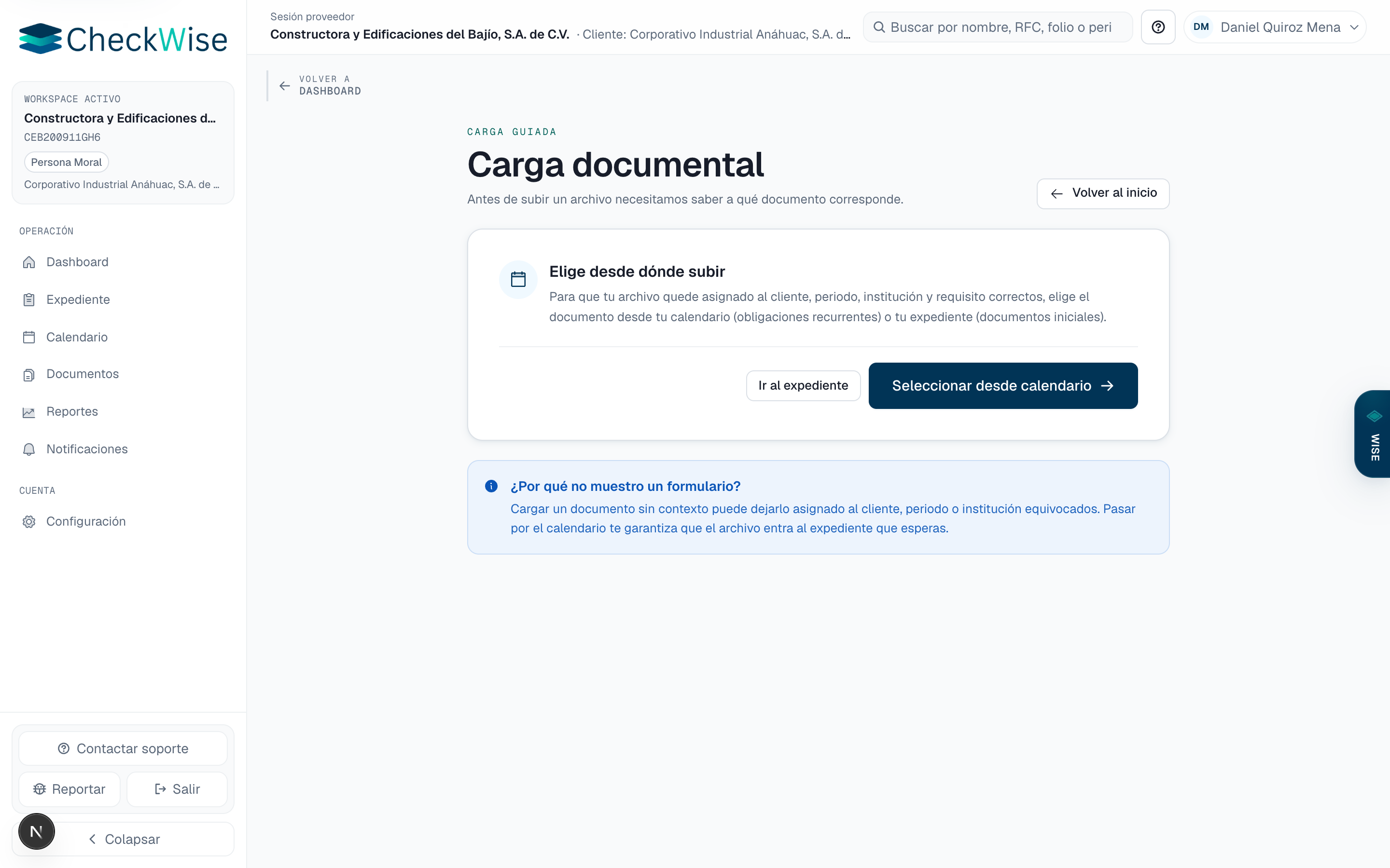 La carga guiada conecta el archivo con su cliente, periodo y requisito.
